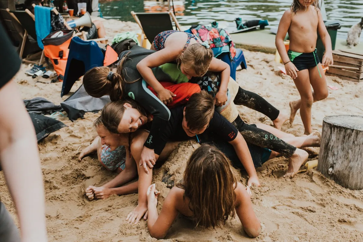 Sporty wodne dla dzieci Łódź - zabawa na plaży